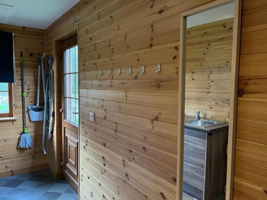 Artro Lodge Luxury 3 Bedroom, 3 Bathroom & Hot Tub Лланбедр Экстерьер фото