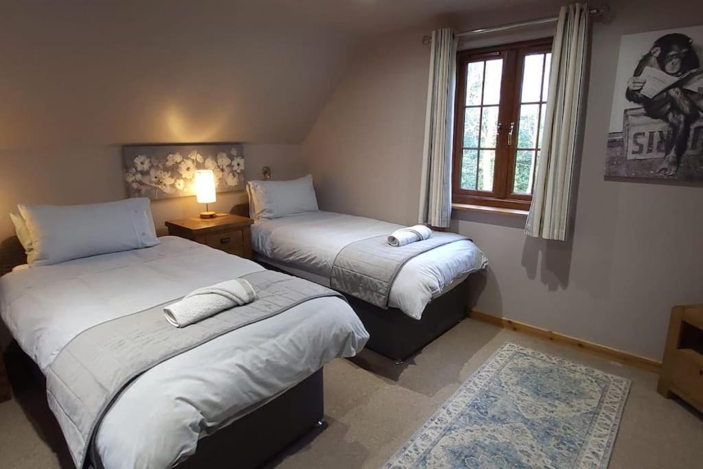 Artro Lodge Luxury 3 Bedroom, 3 Bathroom & Hot Tub Лланбедр Экстерьер фото